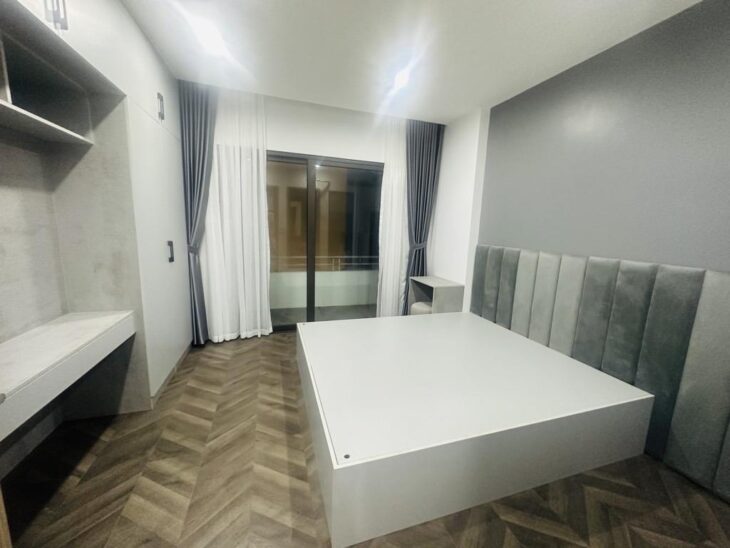 Bán nhà Hoàng Tăng Bí 37m2, dân xây 5 tầng, ô tô đỗ cửa chỉ 6 tỷ hơn