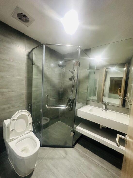 Bán nhà Hoàng Tăng Bí 37m2, dân xây 5 tầng, ô tô đỗ cửa chỉ 6 tỷ hơn