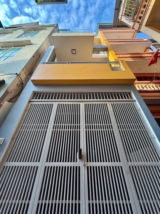 Bán nhà Hoàng Tăng Bí 37m2, dân xây 5 tầng, ô tô đỗ cửa chỉ 6 tỷ hơn