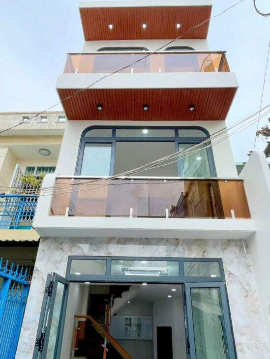 2 MẶT TIỀN LẠI LÀ CĂN GÓC THOÁNG ĐÚC XÂY MỚI 3 TẤM TRUNG TÂM Q4