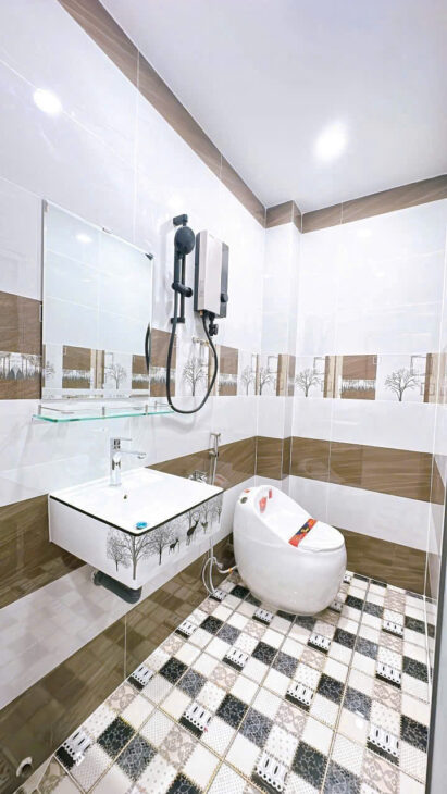 2 MẶT TIỀN LẠI LÀ CĂN GÓC THOÁNG ĐÚC XÂY MỚI 3 TẤM TRUNG TÂM Q4