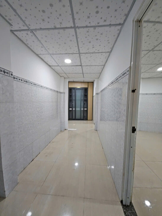 Sát mặt tiền Trung Tâm Q4 NGANG 4.6 DÀI 12 CÓ 5 TỶ