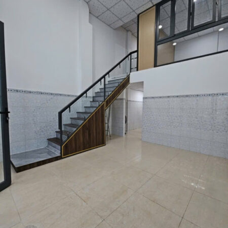 Sát mặt tiền Trung Tâm Q4 NGANG 4.6 DÀI 12 CÓ 5 TỶ