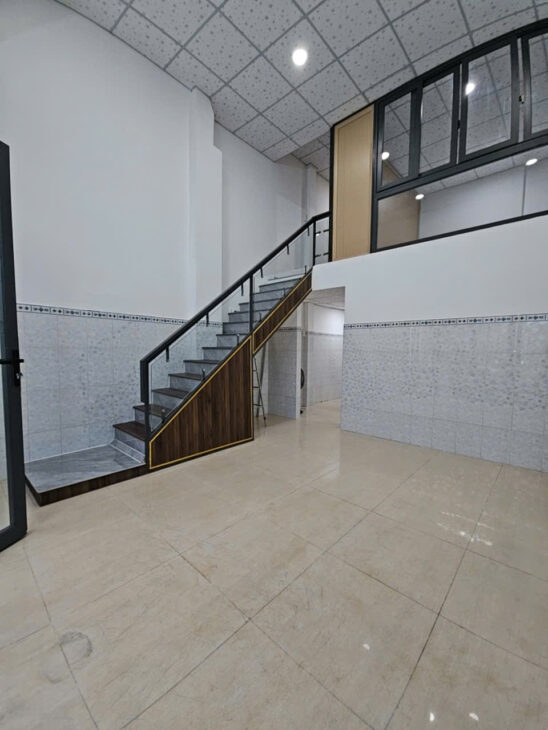 Sát mặt tiền Trung Tâm Q4 NGANG 4.6 DÀI 12 CÓ 5 TỶ