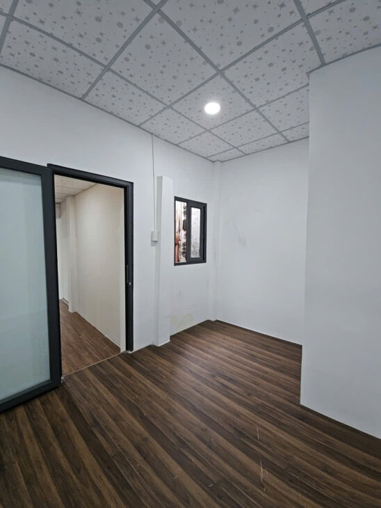 Sát mặt tiền Trung Tâm Q4 NGANG 4.6 DÀI 12 CÓ 5 TỶ