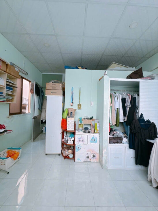 Sát mặt tiền Ngang 3.8 dài 13 nở 4.1 đúc bê tông Q4 có 100 triệu