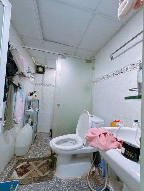 Sát mặt tiền Ngang 3.8 dài 13 nở 4.1 đúc bê tông Q4 có 100 triệu