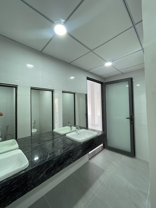 cho thuê nhà mặt tiền nguyên căn đường lê đinh thám giao duy tân 3 tầng dt 600 m2