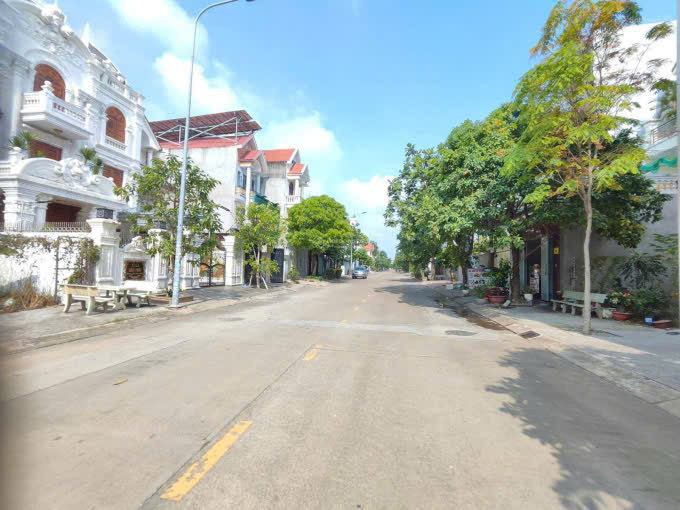 BÁN KHÁCH SẠN GIÁ RẺ 250M2 (10X25) 5 TẦNG TRUNG TÂM HÀNH CHÍNH DĨ AN – TP HỒ CHÍ MINH