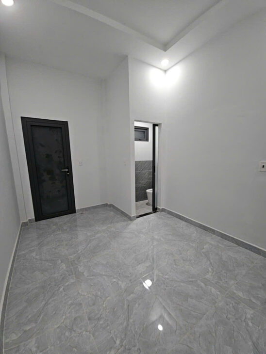 NGAY SÁT MẶT TIỀN CHỢ TÂN QUY Q7 BÁN 1 LÚC 3 CĂN NHÀ TỔNG DIỆN TÍCH NGANG 11.5 DÀI 7.5 M CÓ 6