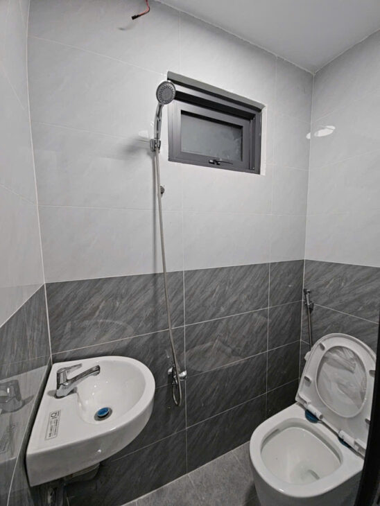 NGAY SÁT MẶT TIỀN CHỢ TÂN QUY Q7 BÁN 1 LÚC 3 CĂN NHÀ TỔNG DIỆN TÍCH NGANG 11.5 DÀI 7.5 M CÓ 6