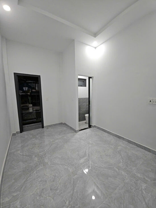 NGAY SÁT MẶT TIỀN CHỢ TÂN QUY Q7 BÁN 1 LÚC 3 CĂN NHÀ TỔNG DIỆN TÍCH NGANG 11.5 DÀI 7.5 M CÓ 6
