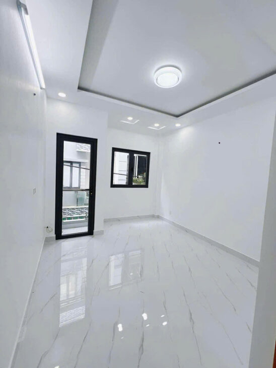 SÁT MẶT TIỀN VĨNH KHÁNH HOÀNG DIỆU VIP Q4 NGANG 3.5 X 4 TẤM CÓ 5 TỎI