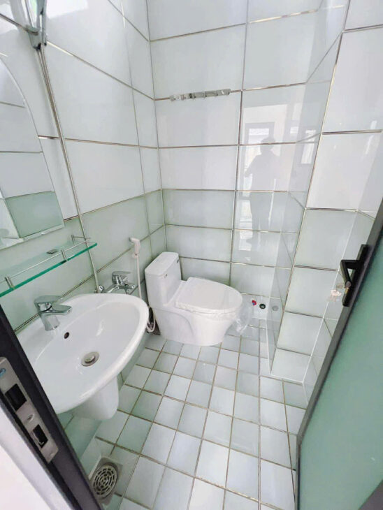 SÁT MẶT TIỀN VĨNH KHÁNH HOÀNG DIỆU VIP Q4 NGANG 3.5 X 4 TẤM CÓ 5 TỎI