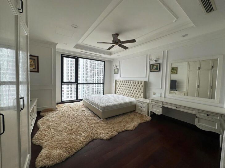 Cho thuê căn 221m2 ại ROYAL CITY , giá 50 triệu / tháng , LH 584146888 khi cần thuê chung cư