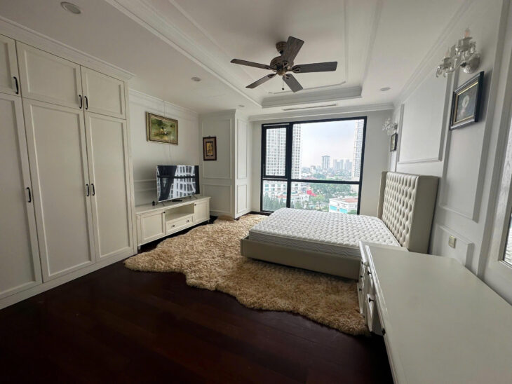 Cho thuê căn 221m2 ại ROYAL CITY , giá 50 triệu / tháng , LH 584146888 khi cần thuê chung cư