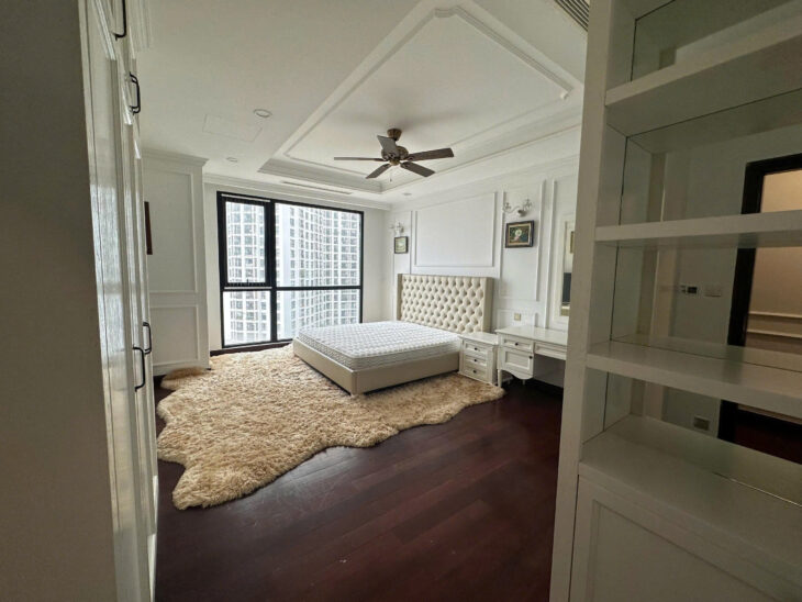 Cho thuê căn 221m2 ại ROYAL CITY , giá 50 triệu / tháng , LH 584146888 khi cần thuê chung cư