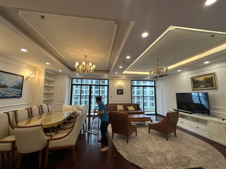 Cho thuê căn 221m2 ại ROYAL CITY , giá 50 triệu / tháng , LH 584146888 khi cần thuê chung cư