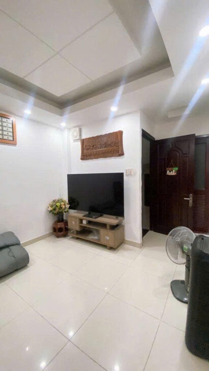 Mặt tiền Nguyễn Cảnh Chân giao Nguyễn Trãi P. Nguyễn Cư Trinh Q1 HƠN 300 TRIỆU M