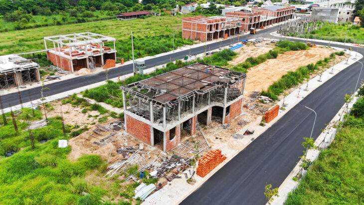 MUA ĐẤT TỰ XÂY NHÀ – TIẾT KIỆM HAY TỐN KÉM?