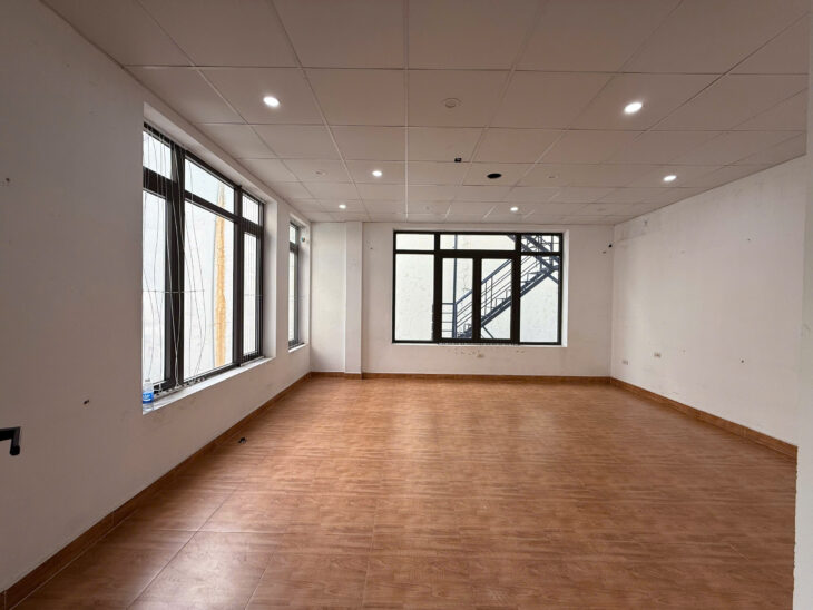 Cho thuê biệt thự Thành phố Giao Lưu, 205m2, 4 tầng, làm văn phòng đẹp