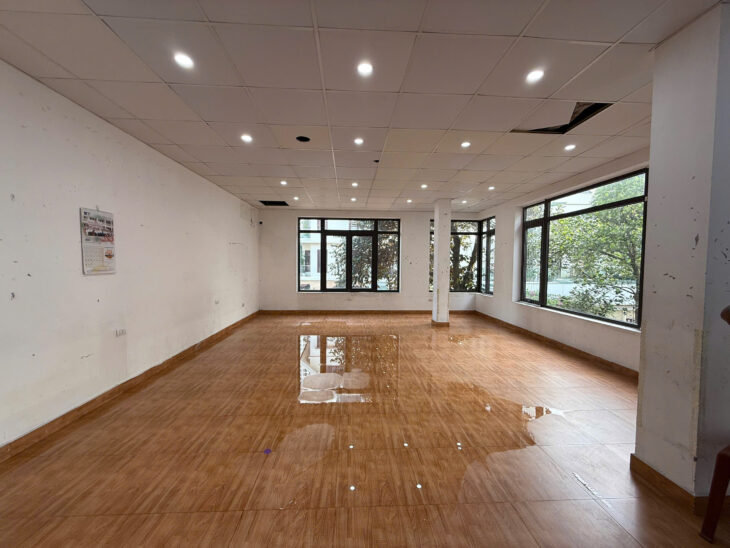 Cho thuê biệt thự Thành phố Giao Lưu, 205m2, 4 tầng, làm văn phòng đẹp