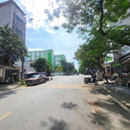 CẦN BÁN GẤP LÔ PHÚ DIỄN MẶT ĐƯỜNG TÒA VĂN PHÒNG 8 TẦNG THANG MÁY CÓ HẦM VỈA HÈ OTO – NHÀ XÂY CỰC