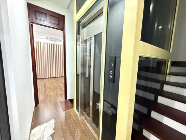 20 tỷ, khu Phân lô Lê Trọng Tấn 65m, 5 tầng, thang máy, mặt tiền 5m, kinh doanh