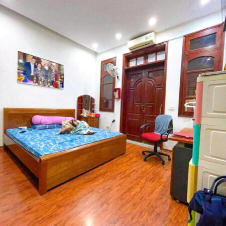 Nhà riêng Kim Giang, 87m*5 tầng, mặt tiền 8m; đang cho thuê 50 triệu/tháng. Giá chào 17,9 tỷ