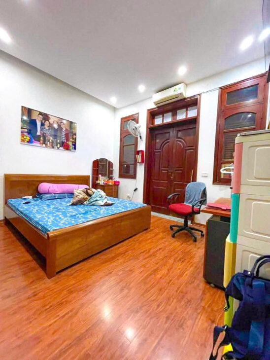 Nhà riêng Kim Giang, 87m*5 tầng, mặt tiền 8m; đang cho thuê 50 triệu/tháng. Giá chào 17,9 tỷ