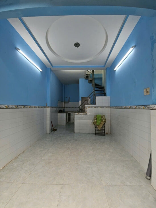 Cách mặt tiền xe hơi 🚘 10 m Q4 CÓ 3 TỶ