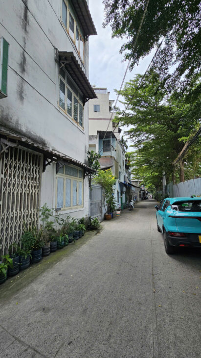 Cách mặt tiền xe hơi 🚘 10 m Q4 CÓ 3 TỶ