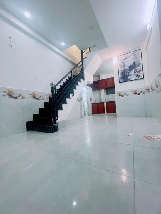 Cách 1 căn nhà ra mặt tiền xe hơi ????Q4 Ngang 3.5 dài 7 HƠN 2 TỶ