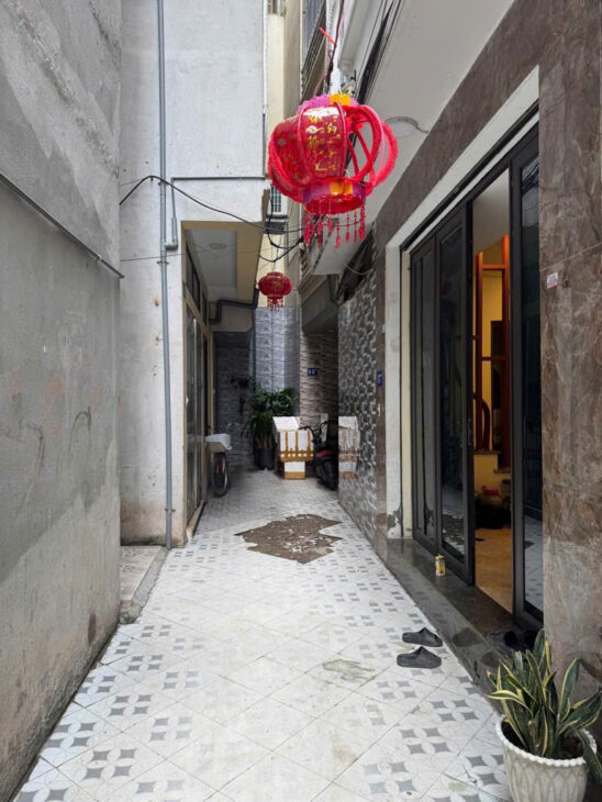 Chỉ hơn 6 tỷ, bán nhà riêng chính chủ phố Định Công 40m,4 tầng mặt tiền 4,5m,ngõ thông,xe 3 gác vào