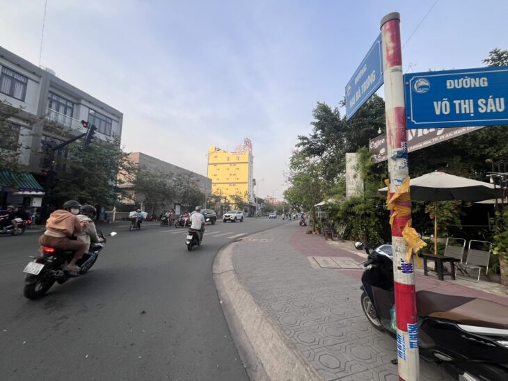 Chủ kẹt tiền lắm bán đất đẹp, Tr/tâm Đông Hòa, đường 4m, ngang rộng 6,3m x 16m, thổ cư, giá mềm èo