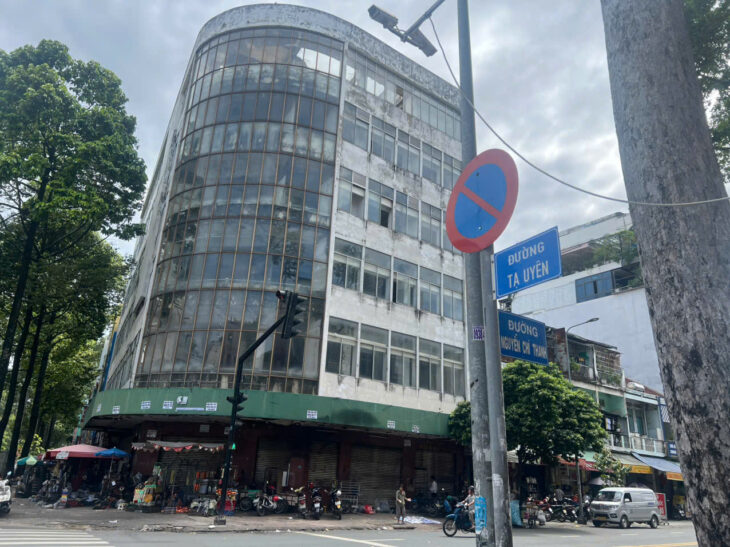 Cho thuê góc 2MT 379 Nguyễn Chí Thanh và Tạ Uyên, Q5