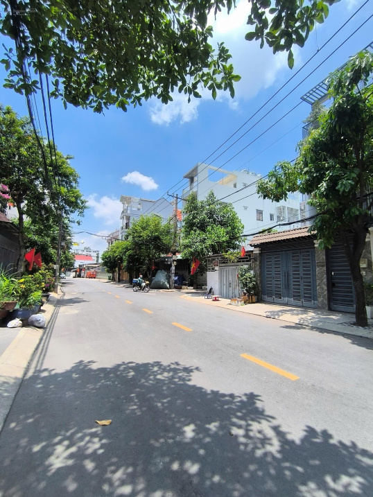 Chính chủ cần bán gấp nhà 2 tầng 5 X16M hẻm xe ô tô đường Dương Quảng Hàm, P5, GV, giá chỉ 7,5 tỷ,