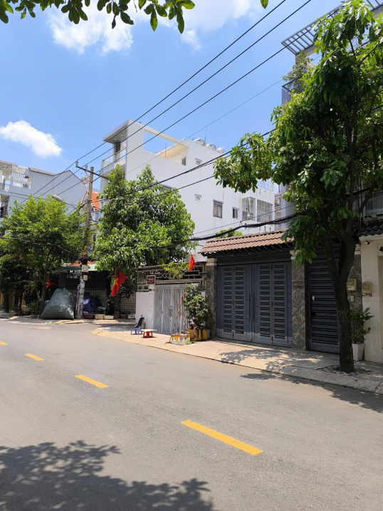 Chính chủ cần bán gấp nhà 2 tầng 5 X16M hẻm xe ô tô đường Dương Quảng Hàm, P5, GV, giá chỉ 7,5 tỷ,