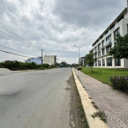 Đất đẹp mặt tiền đường Bưng Ông Thoàn- liền kề đường Liên Phường Q9 cũ TP HCM