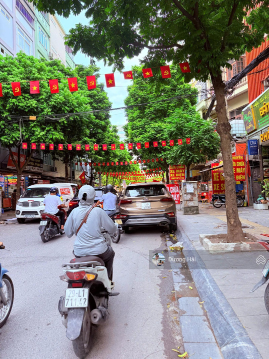 Bán nhà Mặt phố Nghĩa Tân – Cầu Giấy – DT 100m * MT 6m – Vỉa Hè KDVP Ô tô dừng đỗ Sầm uất