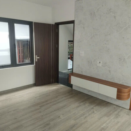 Bán nhà Lạc Long Quân – Tây Hồ, DT75m2, MT4.8m, gần Hồ Tây lộng gió (Chỉ 11.3 tỷ)