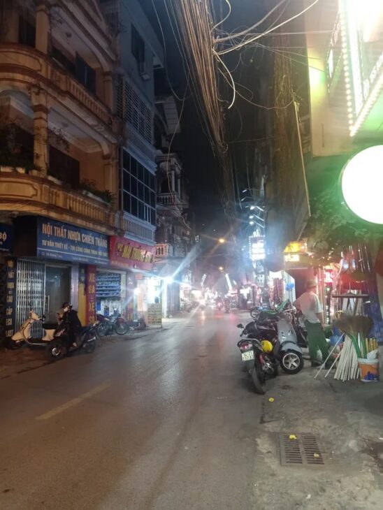 RẺ NHƯ NGÕ! MP KHƯƠNG TRUNG 83M2 (2 KHỐI) 29.5 TỶ. DÒNG TIỀN 40TR. SÁT NTS.