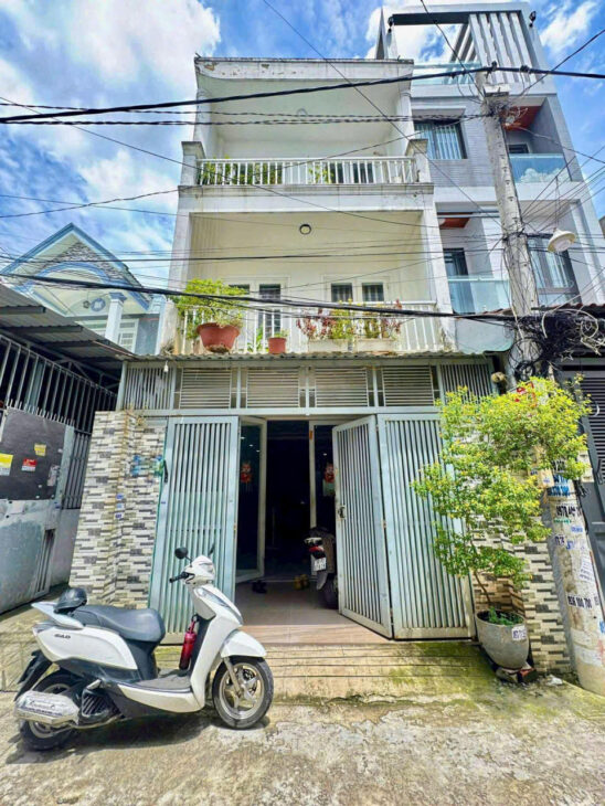 ❤️ Nhà đẹp 3 tầng, diện tích 90m2 (4.5 x 20), giá chỉ 5.3 tỷ.