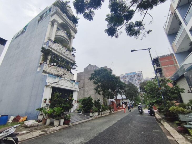 Bán nhà KDC Conic – 4 tầng 8 phòng master – SHR hoàn công đủ – 7x20m DT sàn: 331m2 – chỉ 13.6 tỷ