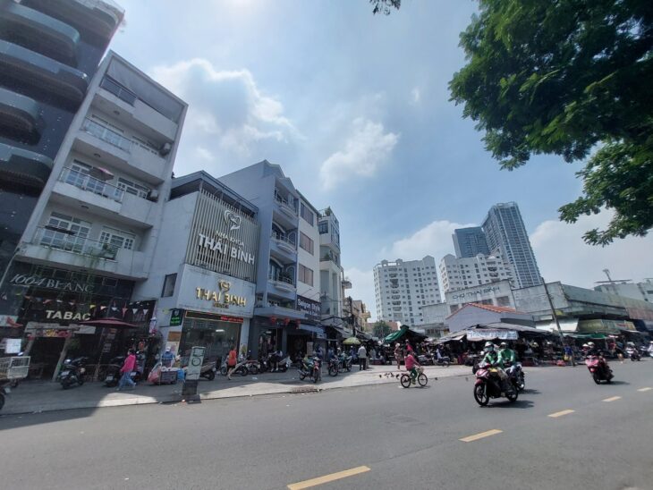 Nhà đẹp đường Phạm Ngũ Lão 5 tầng, 5 phòng ngủ, 54 m2 giá chỉ 13,5 tỷ