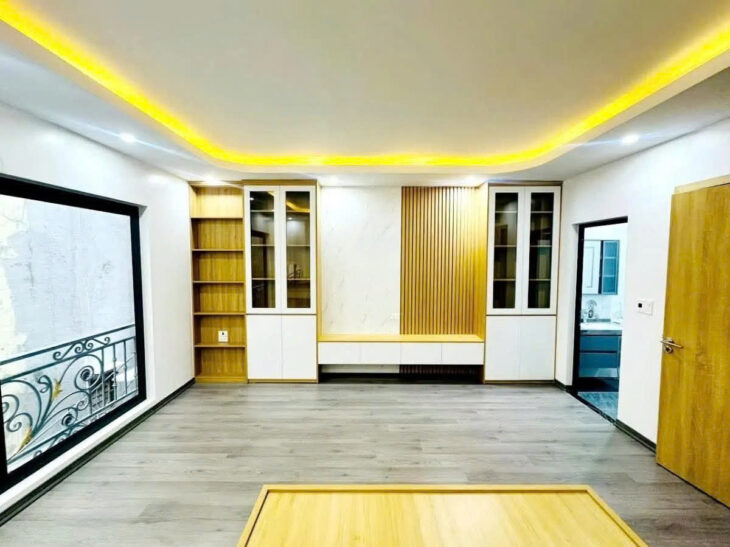 BÁN NHÀ Ở NGAY 259 YÊN HÒA 5 TẦNG 36M MT 5.5M GIÁ CHƠN CHỤC LH 0889127186