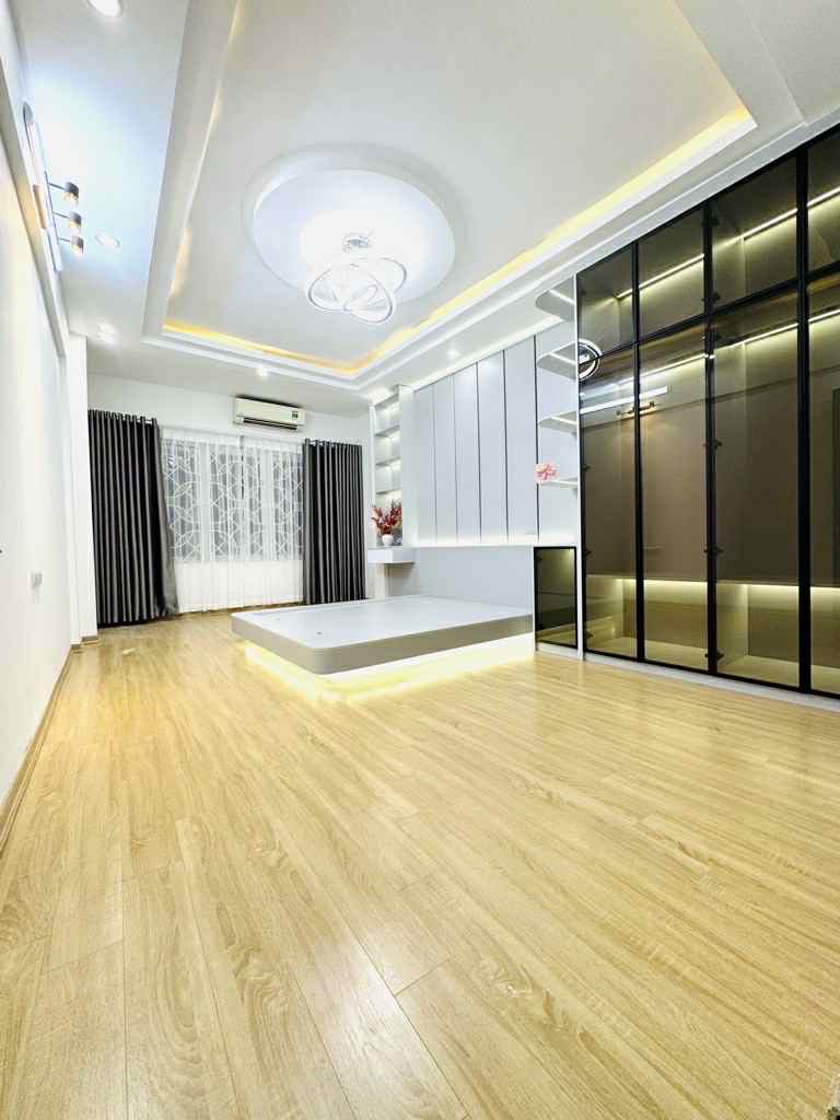 bán nhà Nguyễn Văn Cừ, gara ôtô, ngõ thông, kinh doanh