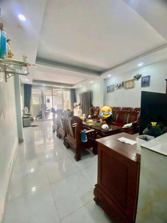 ❤️ Nhà đẹp 3 tầng, diện tích 90m2 (4.5 x 20), giá chỉ 5.3 tỷ.