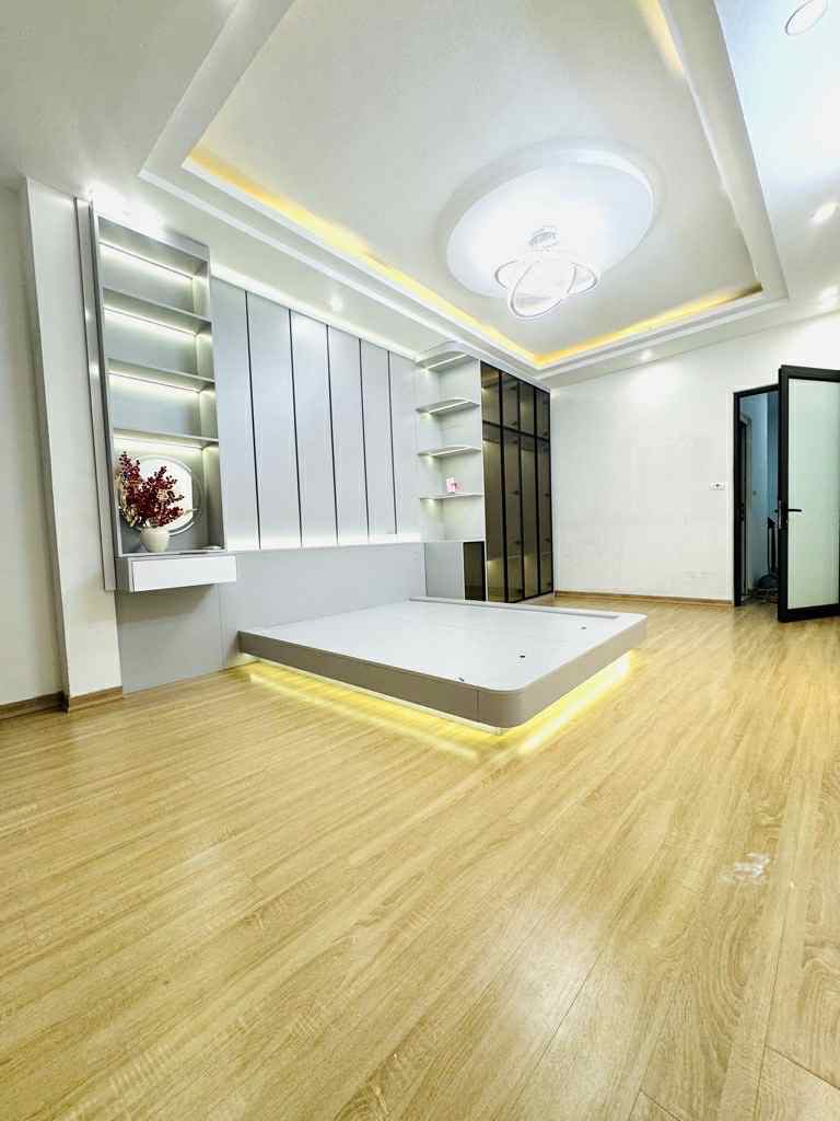 bán nhà Nguyễn Văn Cừ, gara ôtô, ngõ thông, kinh doanh