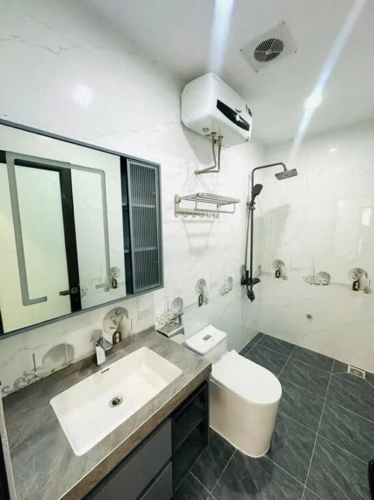 BÁN NHÀ Ở NGAY 259 YÊN HÒA 5 TẦNG 36M MT 5.5M GIÁ CHƠN CHỤC LH 0889127186